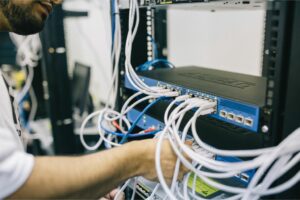 O que faz um profissional de Redes de Computadores?