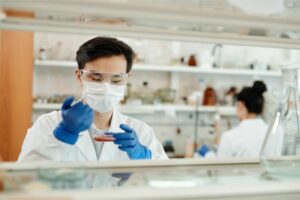 Por que os laboratórios são a alma do curso de Farmácia